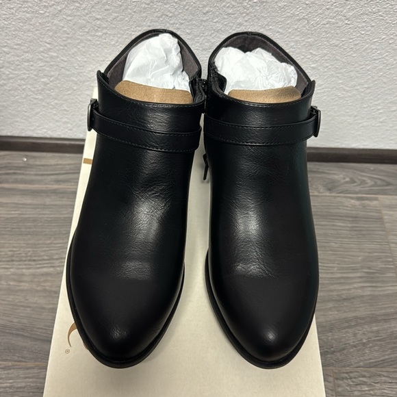 LifeStride Alexander Bootie (WIDE) - Picture 3 of 9